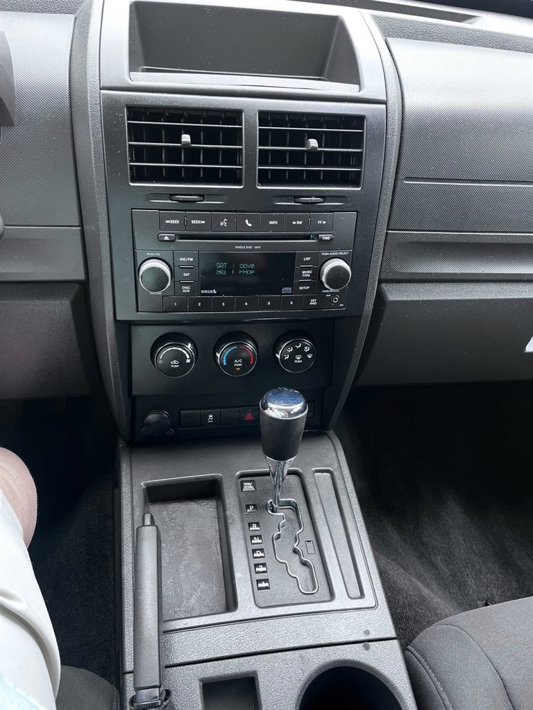 2011 Dodge Nitro SE - Photo 9